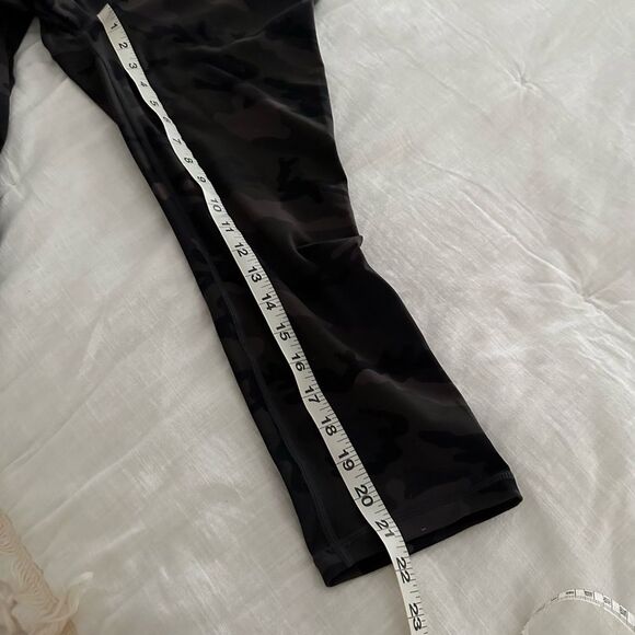 Zyia Active Women’s 6-8 Black Camo Cropped Leggings - Picture 6 of 8